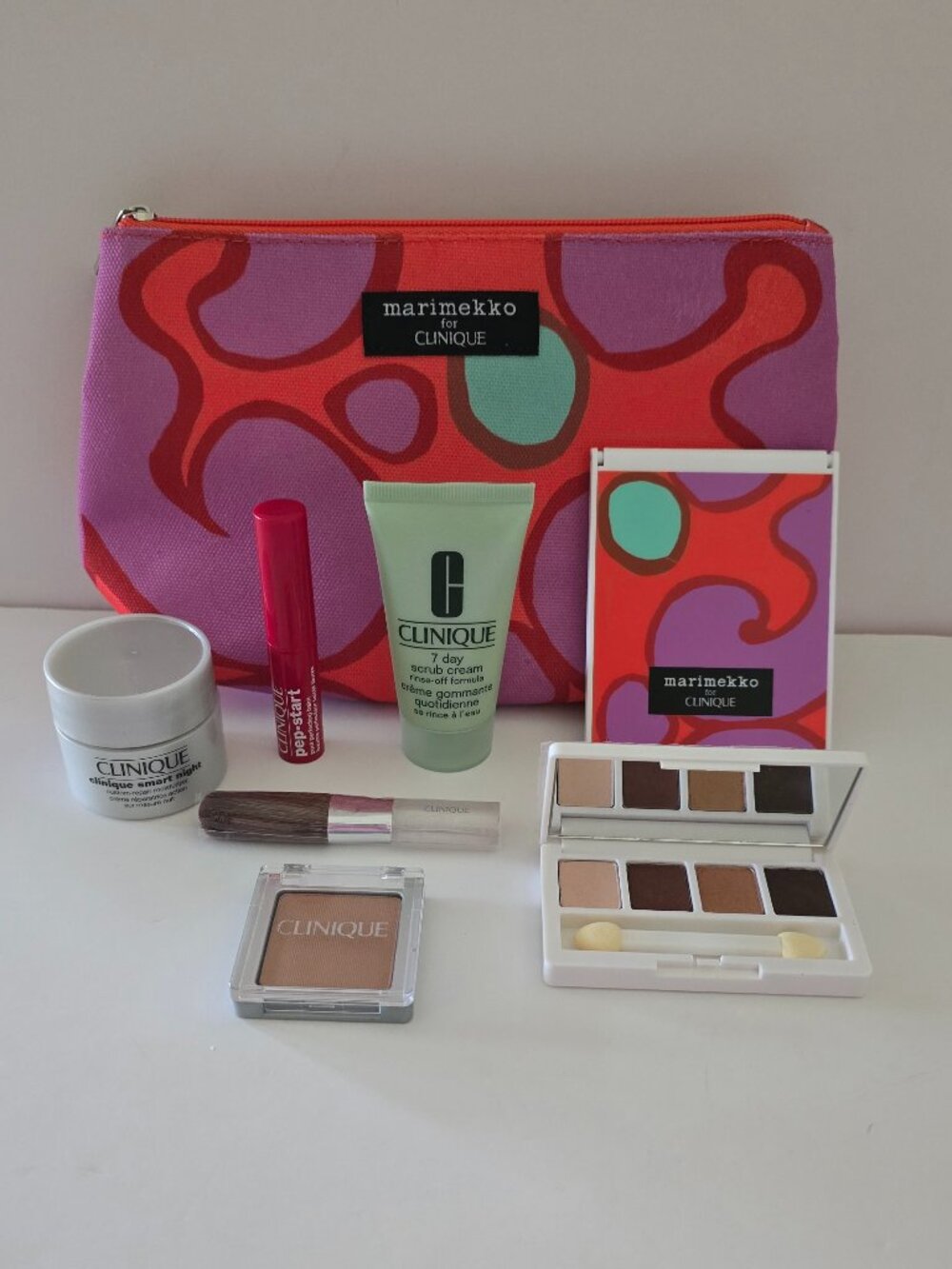 Marimekko x Clinique: Smart Night, Scrub, Cherry Lip, Bronzer, Eyeshadow, Mirror